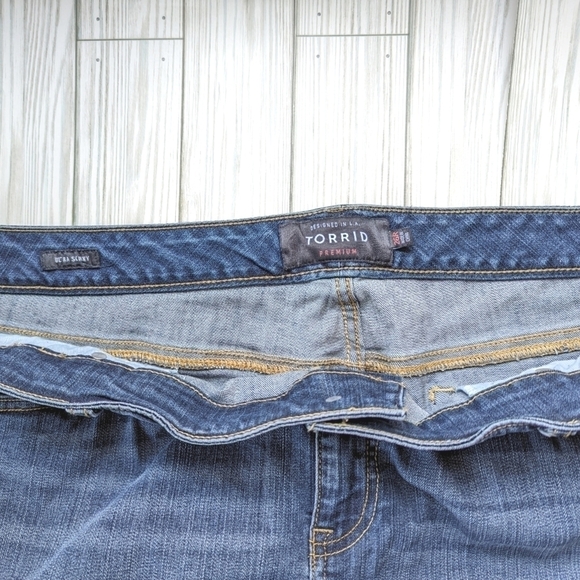 Torrid Premium Denim Ultra Skinny Jeans in Verona Blue Women's Size 26R - Picture 5 of 13